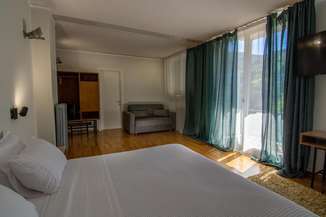 Theoxenia Hotel Andritsaina Exterior photo